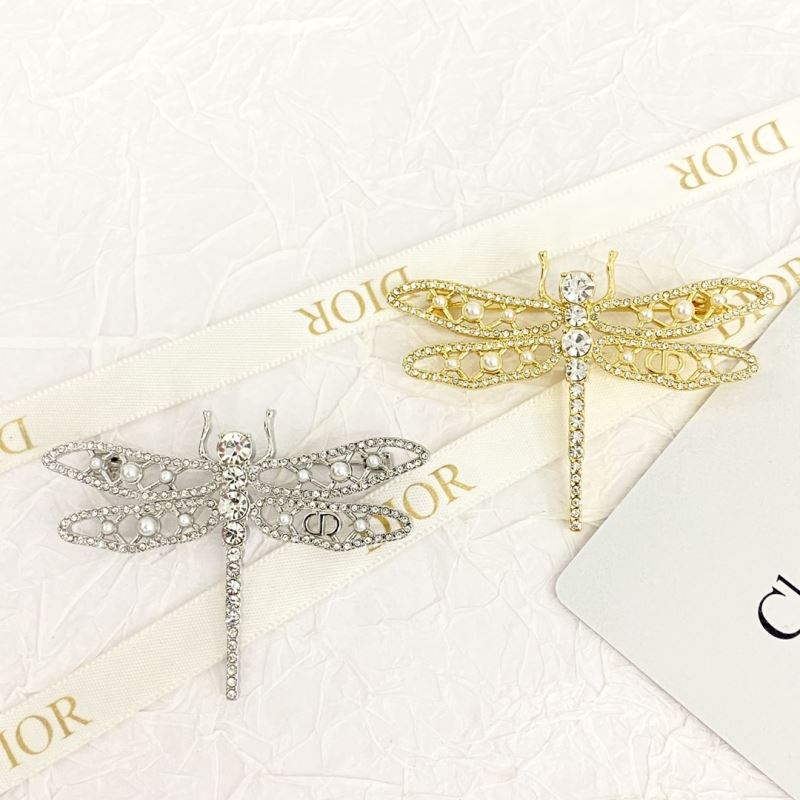 chr1st1an D10r brooches